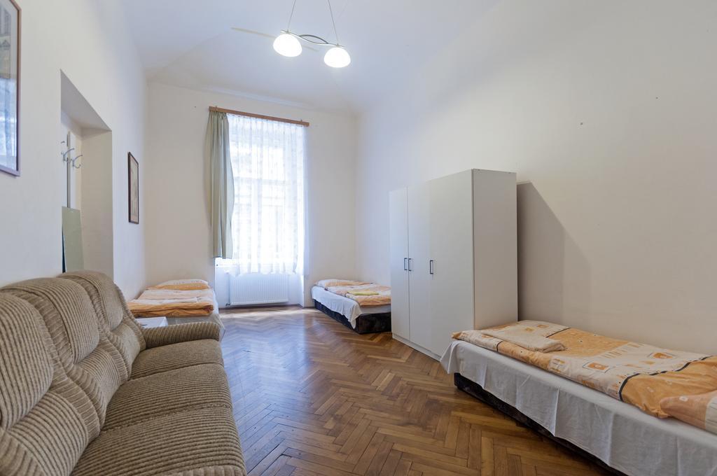 Gallery Hostel Prague Exterior photo